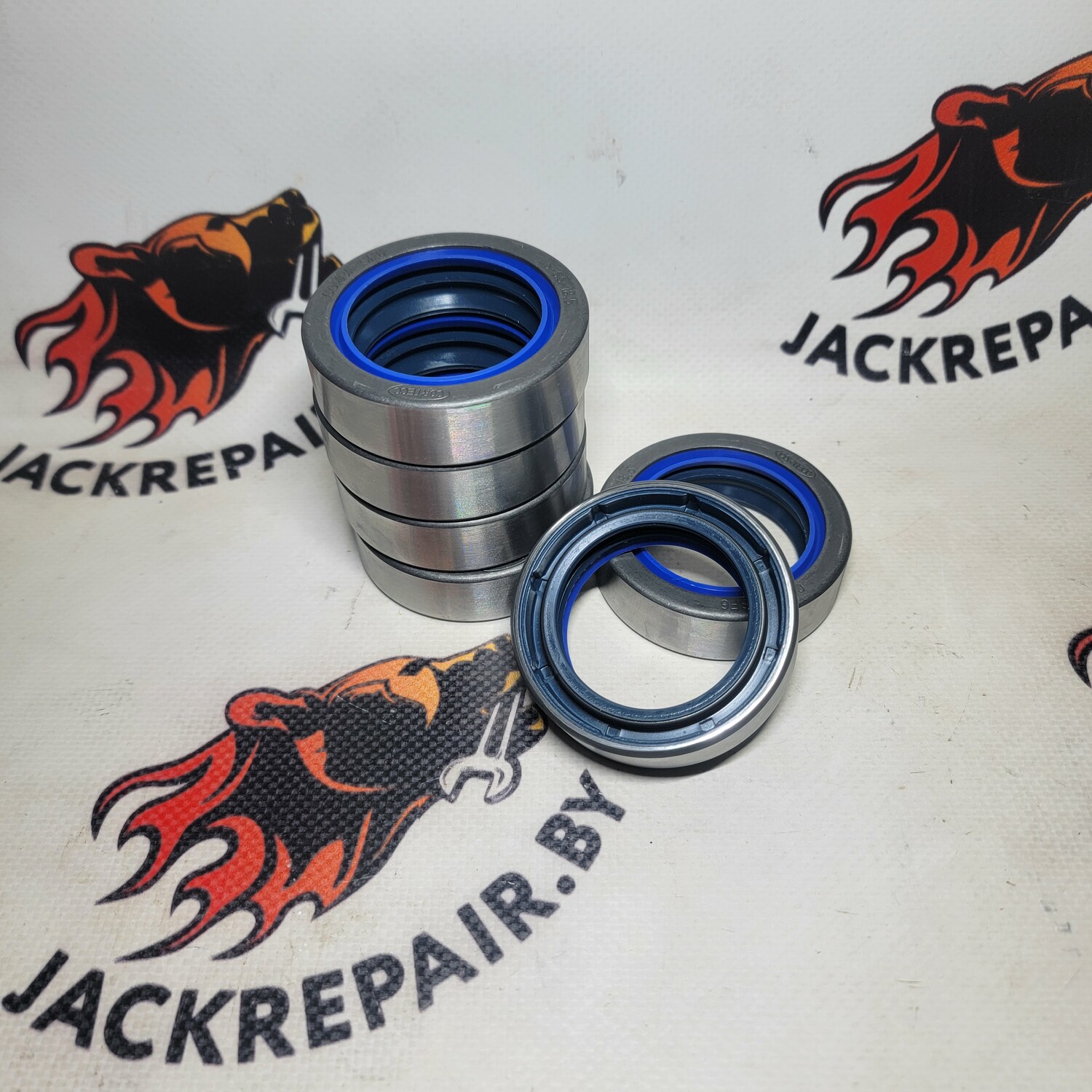 Сальник полуоси моста JCB 904/50047